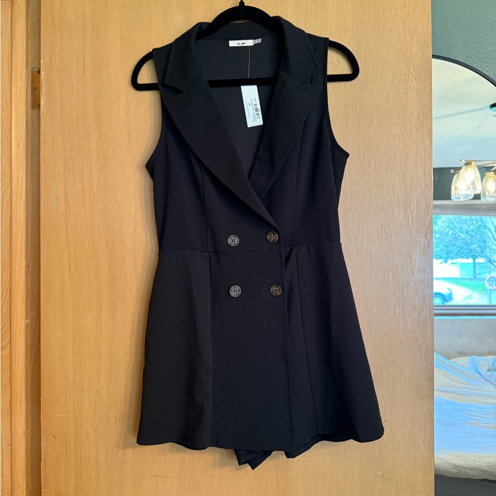 Francesca's Collections Black Sleeveless Romper